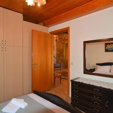 Hotel Erietas House *
