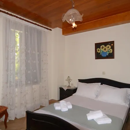 Erietas House Hotel *